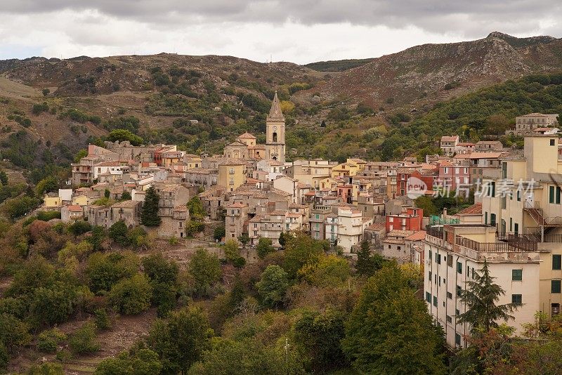 Novara di Sicilia，意大利西西里岛的一个山村